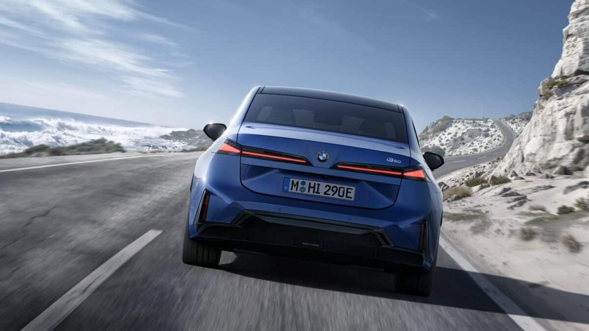 Запознайте се с BMW i3 – първия изцяло електрически седан от трета серия с пробег до 708 километра