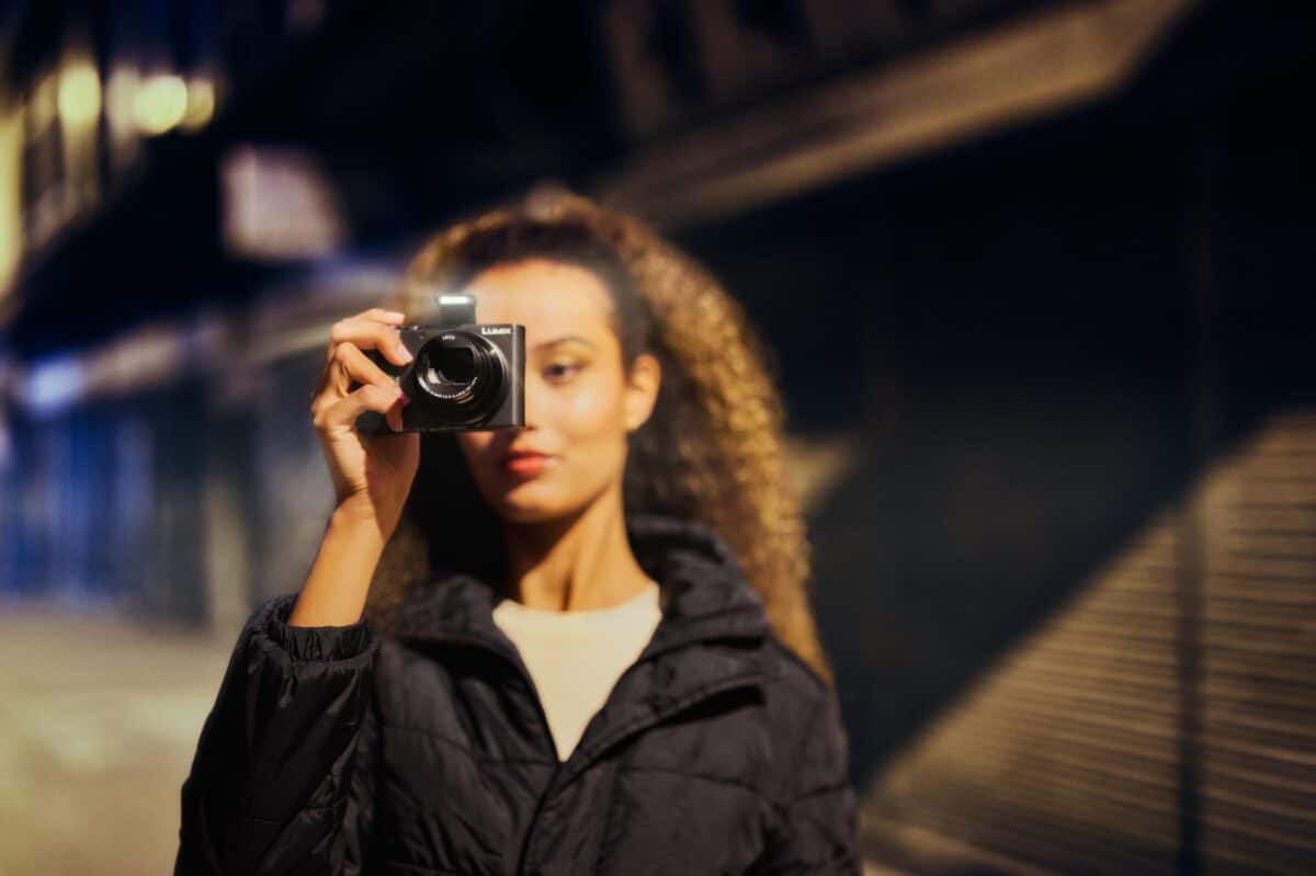 Panasonic представи LUMIX TZ300 – компактен фотоапарат с 1-инчов сензор и 15x оптично увеличение