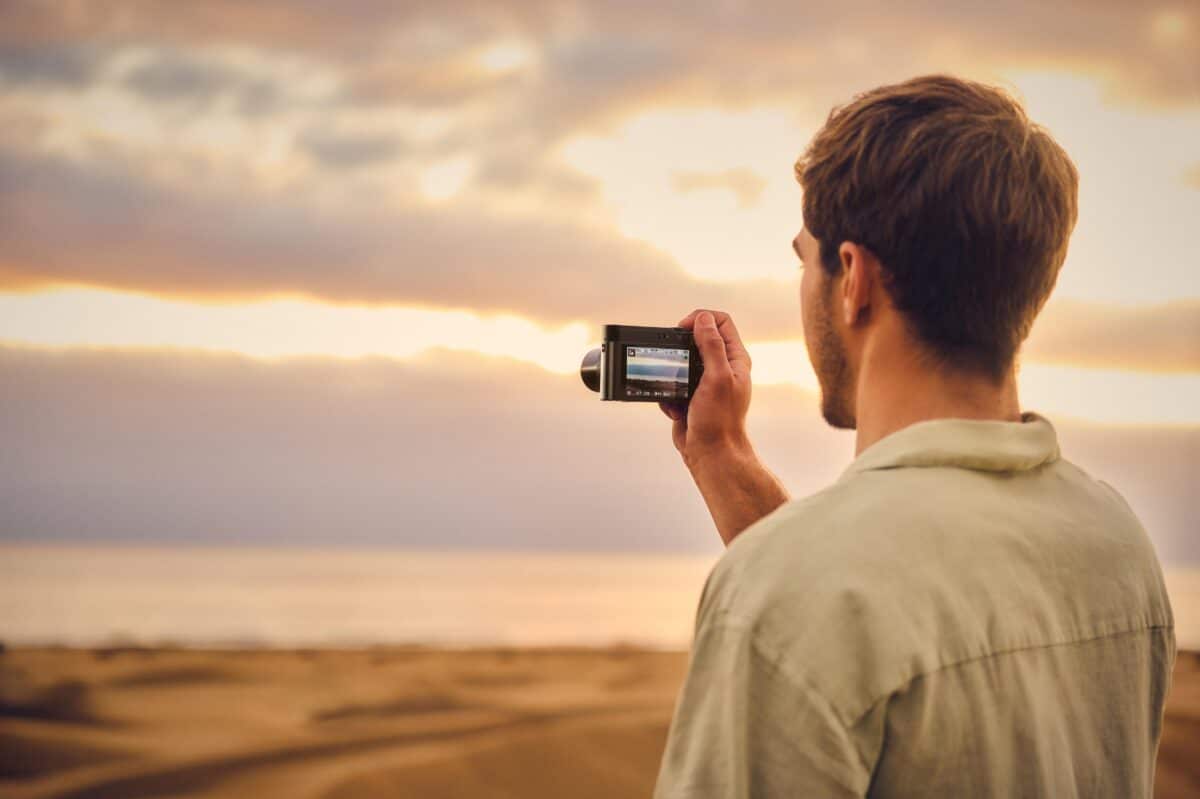 Panasonic представи LUMIX TZ300 – компактен фотоапарат с 1-инчов сензор и 15x оптично увеличение