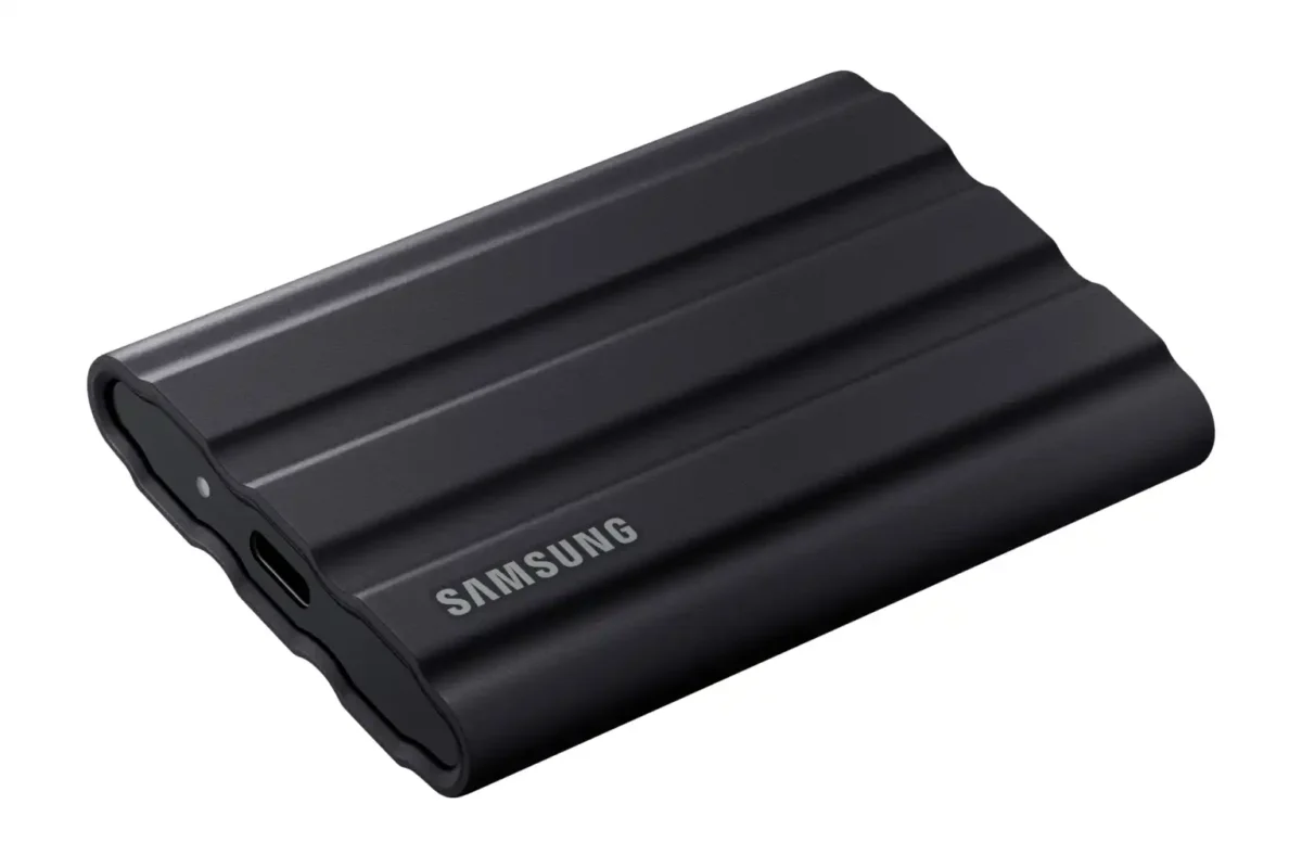 Тествах SSD, който оцелява навсякъде: Samsung T7 Shield променя начина, по който работим с данни