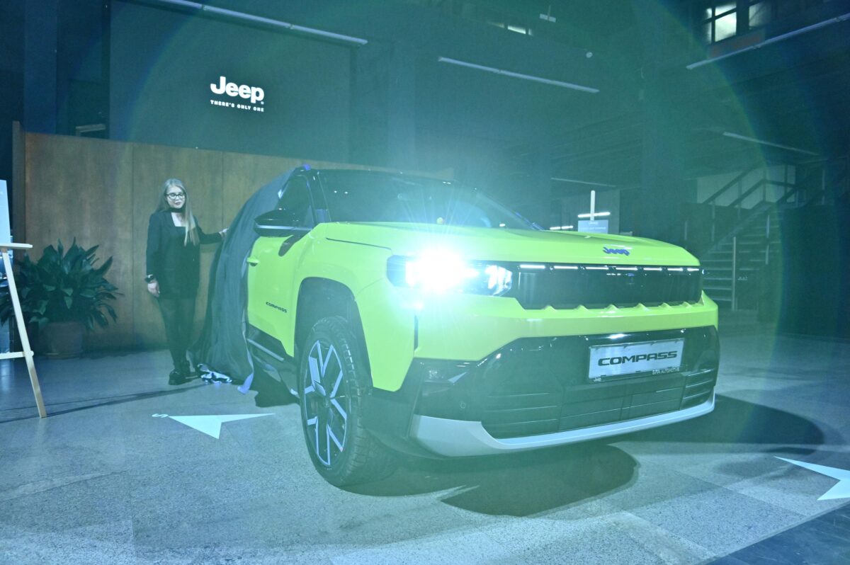Jeep Compass навлиза в нова ера: електрификация, нова платформа и повече технологии – без компромис с легендарния характер