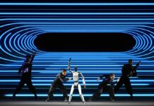 Хуманоиден робот на Honor танцува на живо преди MWC 2026 и изненада дори скептиците