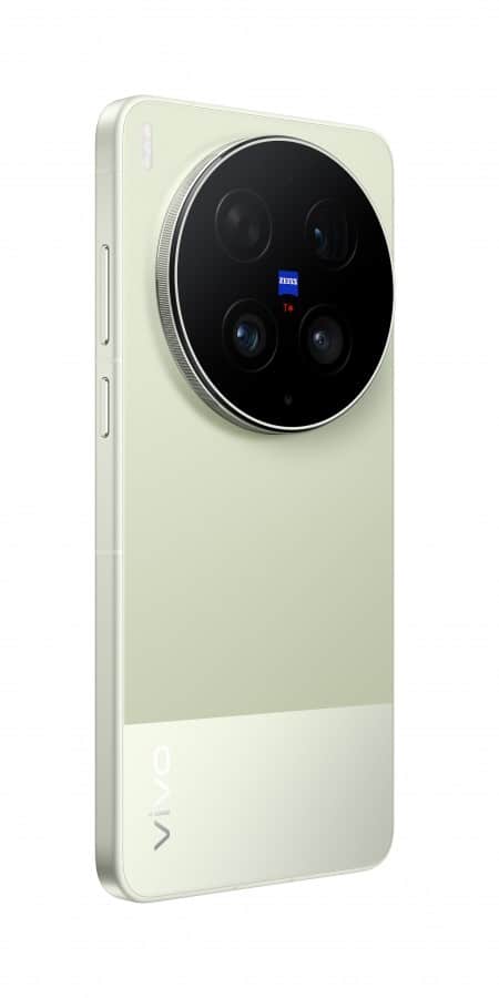Флагманският камерафон Vivo X300 Ultra дебютира с две 200MP камери и сменяема оптика на цена от близо €900