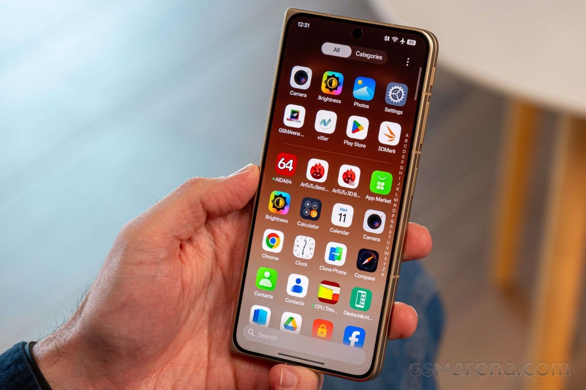 OPPO представи флагманския сгъваем смартфон Find N6 с „незабележима“ гънка на екрана, 200MP камера и 6000 mAh батерия