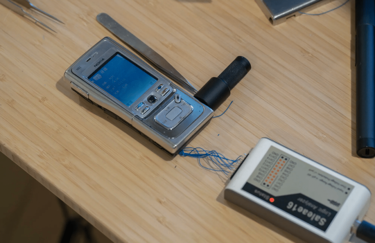 Ентусиаст създаде USB мост за най-малкия твърд диск в света с помощта на Nokia N91 и OpenClaw