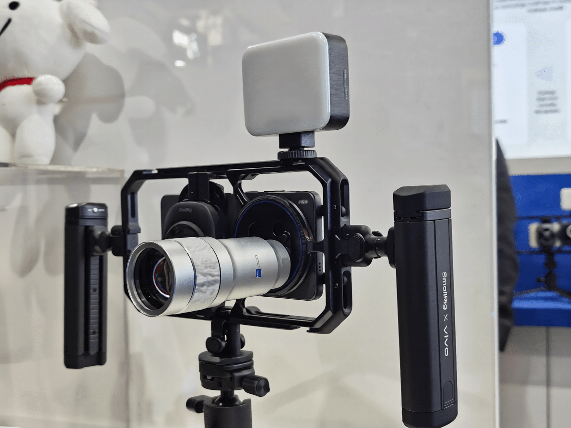 Флагманският камерафон Vivo X300 Ultra дебютира с две 200MP камери и сменяема оптика на цена от близо €900