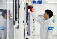 Стачка в заводите на Samsung заплашва световния пазар на памет с ценови шок