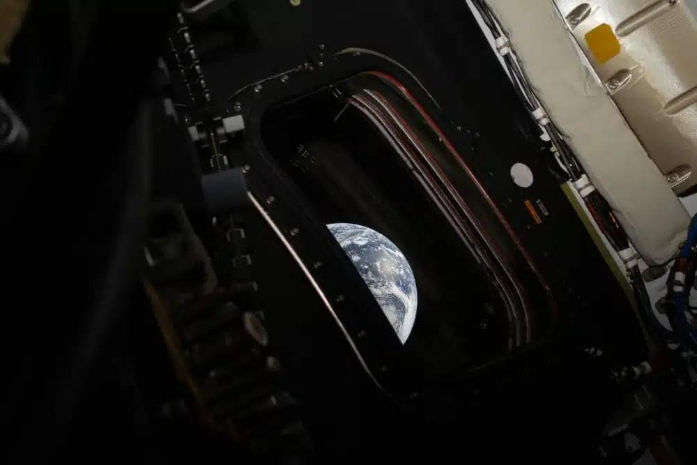 Командирът на лунната мисия Artemis II изпрати впечатляващи снимки на нашата планета
