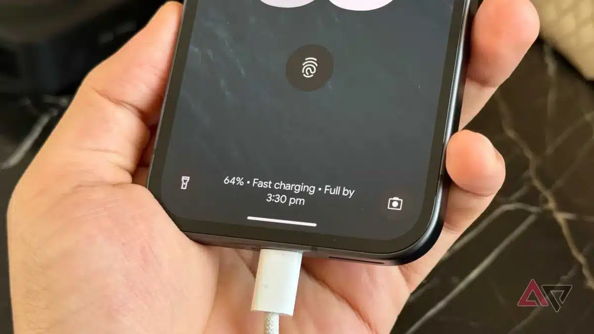 Притежателите на Google Pixel от различни модели започнаха да се оплакват от намалялата автономна работа