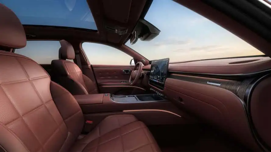 Hyundai освежи Grandeur и почти промени интериора