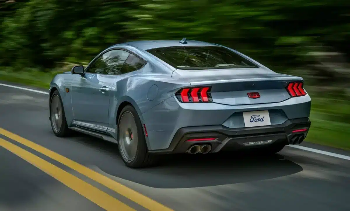 Ford Mustang Dark Horse демонстрира мощност, но цифрите са изненадващи