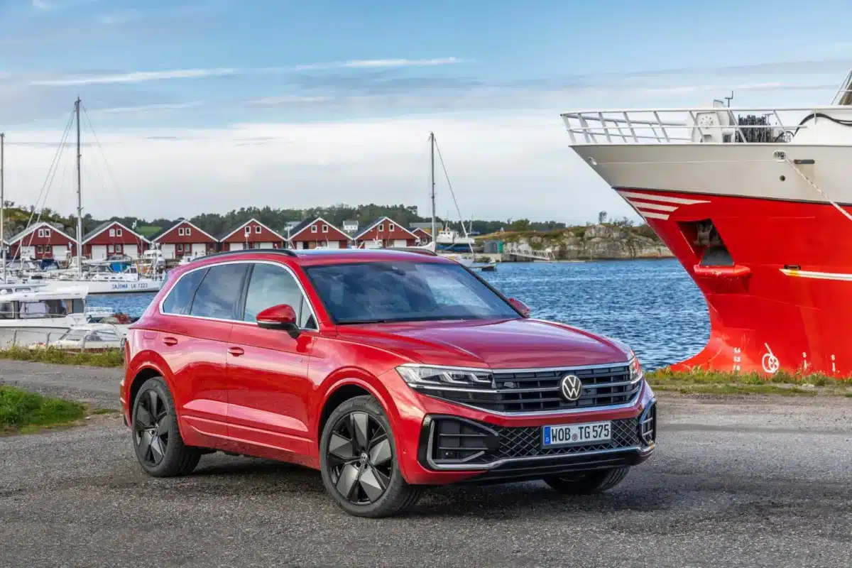 VW ще пусне електрически Touareg за тези, които могат да си позволят Porsche