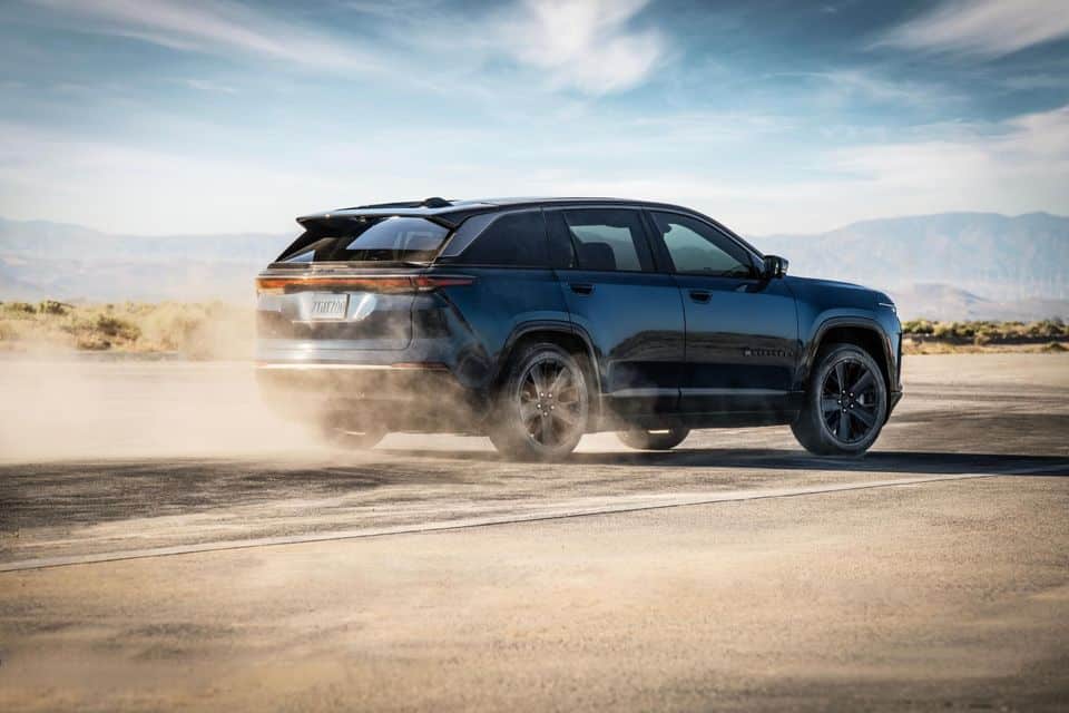 Производството на Jeep Wagoneer S беше замразено до 2027 г.