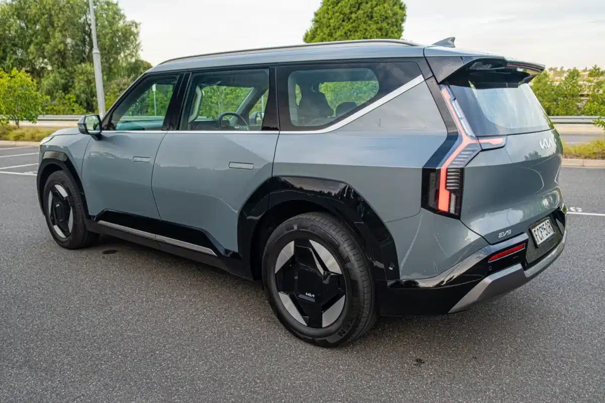 Kia EV9 Earth показа истински характер и не крие слабостите си