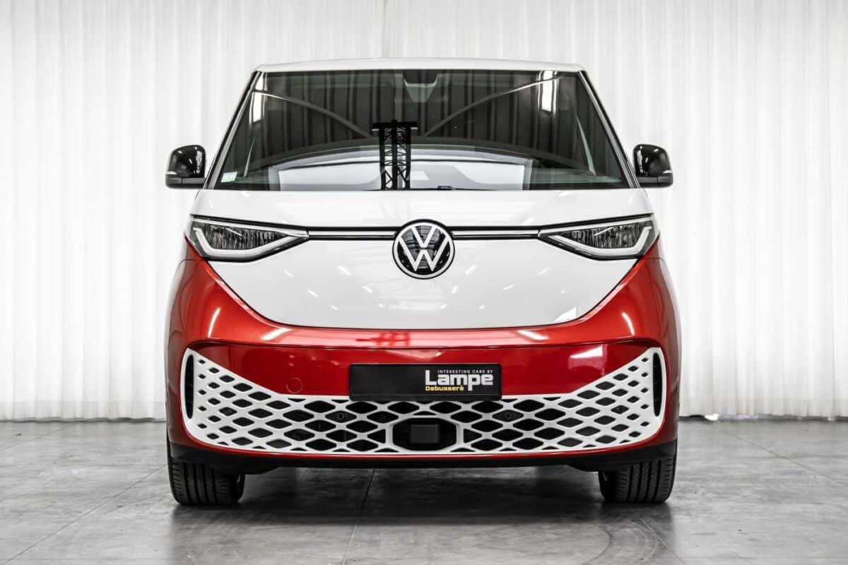 Volkswagen ID. Buzz получи задвижване на всички колела и бутони на волана