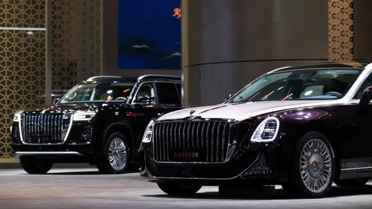 Hongqi търси път към Европа чрез Stellantis