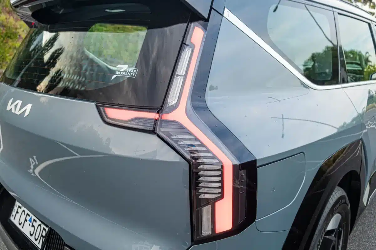 Kia EV9 Earth показа истински характер и не крие слабостите си