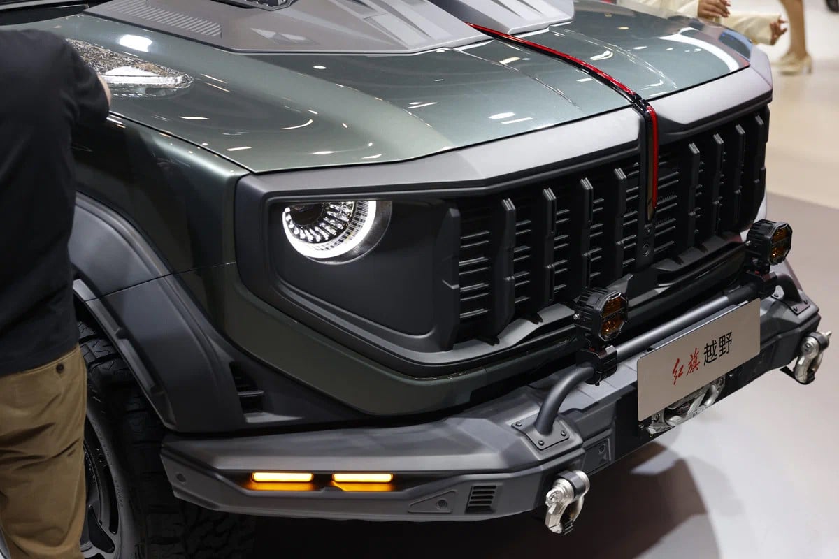Hongqi представи нов рамков SUV и обновения седан H9
