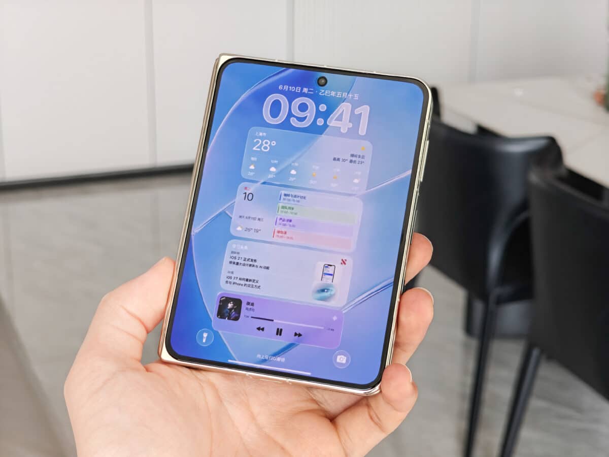 В интернет се появиха реалистични изображения на iPhone Ultra