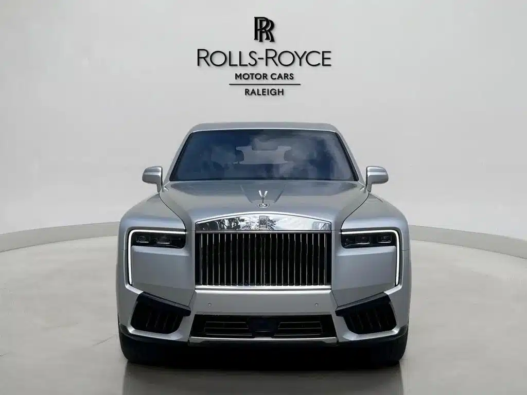 Бронираният Rolls-Royce Cullinan е запазил луксозния си външен вид