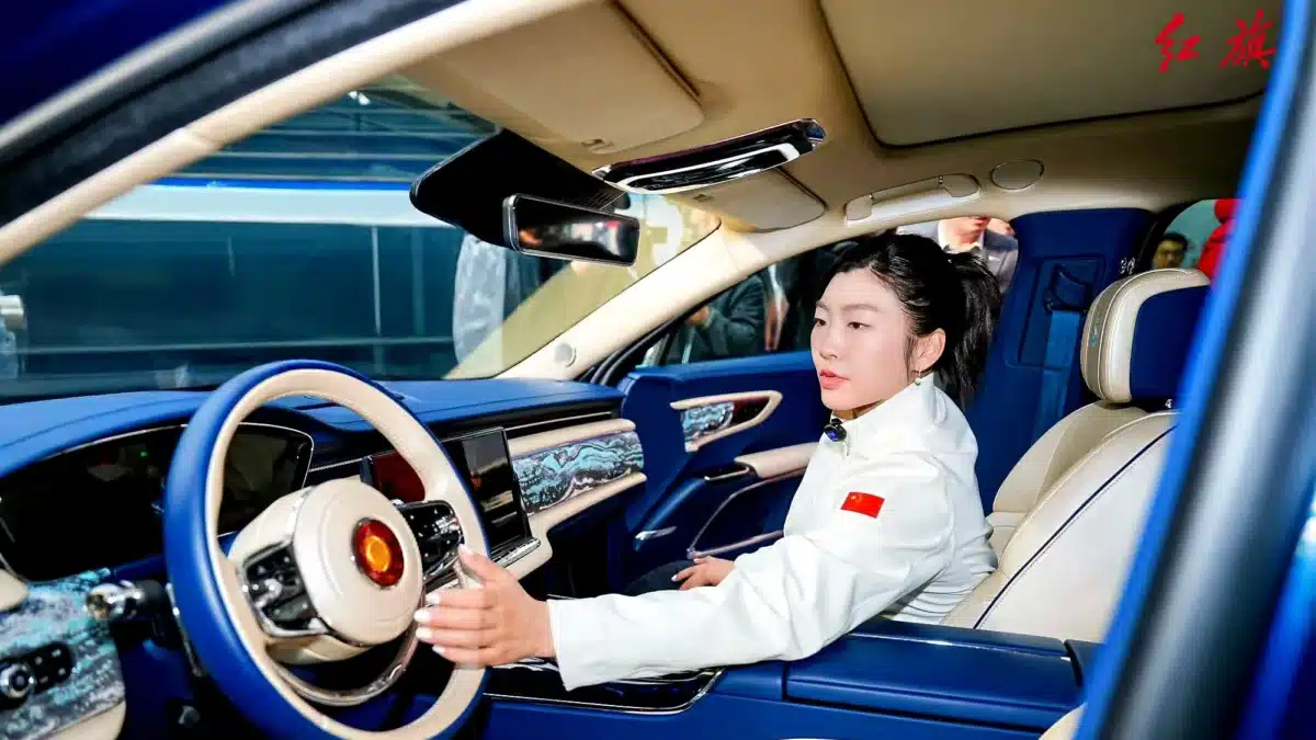 Hongqi търси път към Европа чрез Stellantis