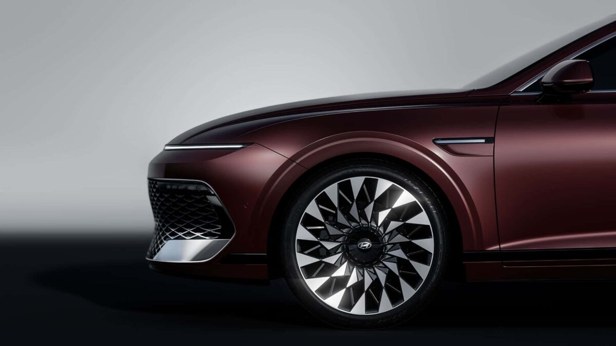 Hyundai освежи Grandeur и почти промени интериора