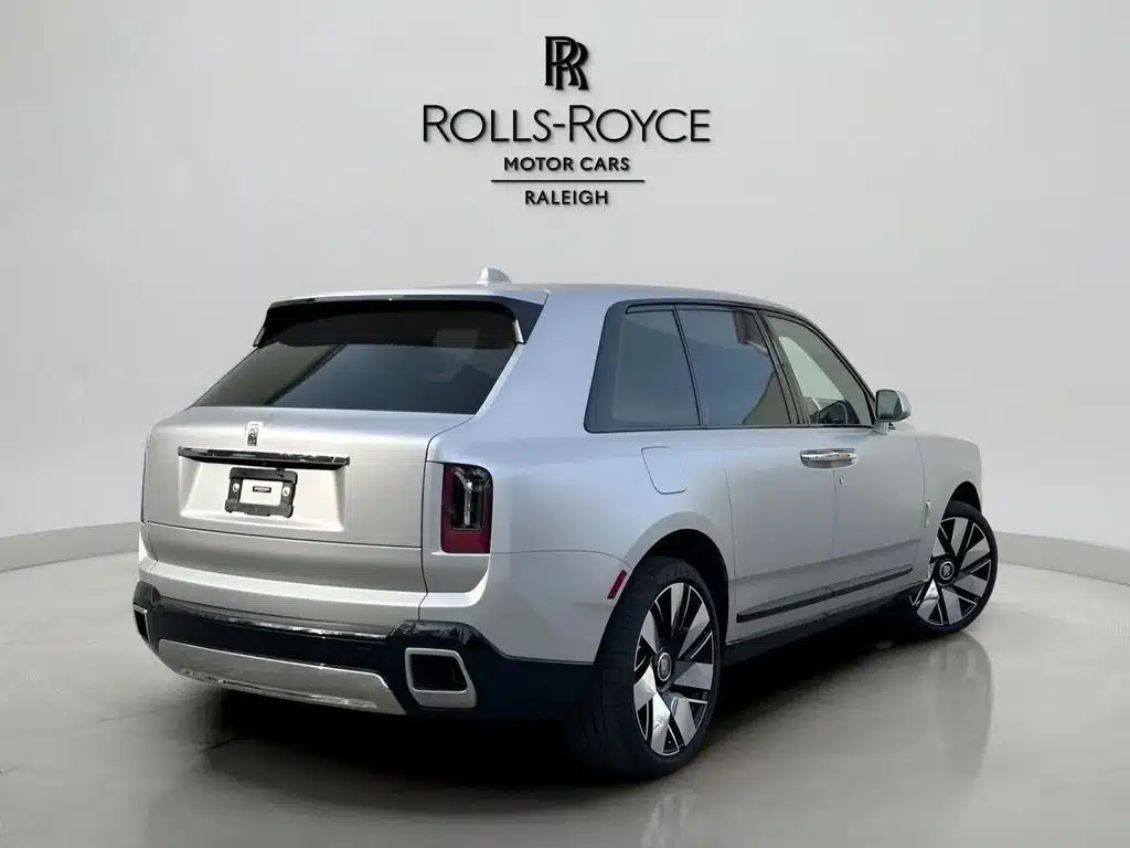 Бронираният Rolls-Royce Cullinan е запазил луксозния си външен вид