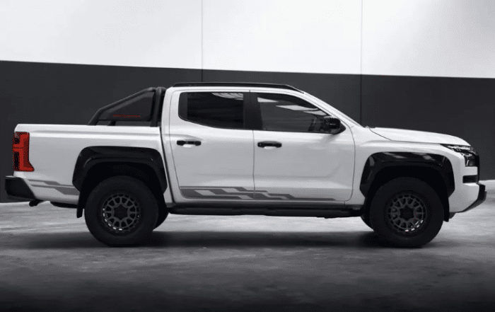 Mitsubishi Triton Raider излиза извън пътя и предизвиква лидерите