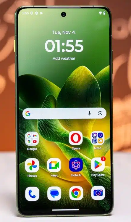 Пролетен флирт: Motorola разкри дизайните на Edge 70 Pro и Razr 70 Ultra