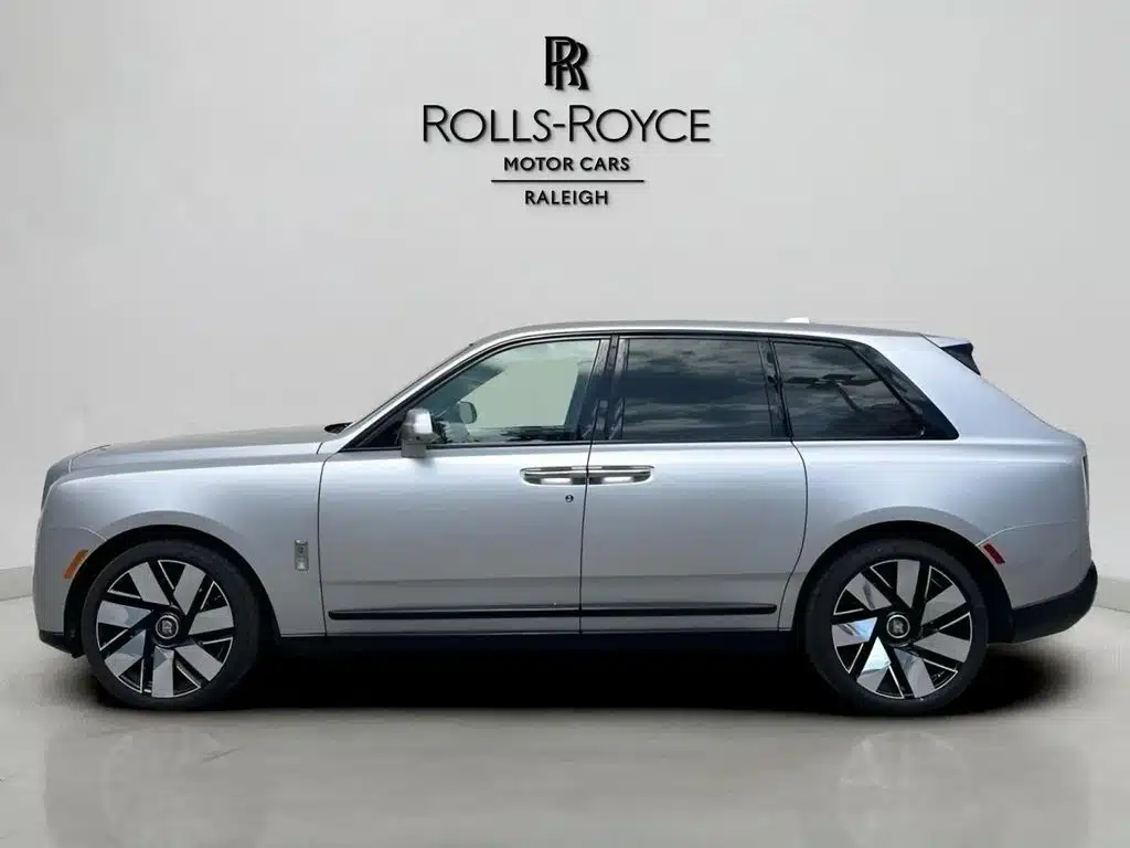 Бронираният Rolls-Royce Cullinan е запазил луксозния си външен вид