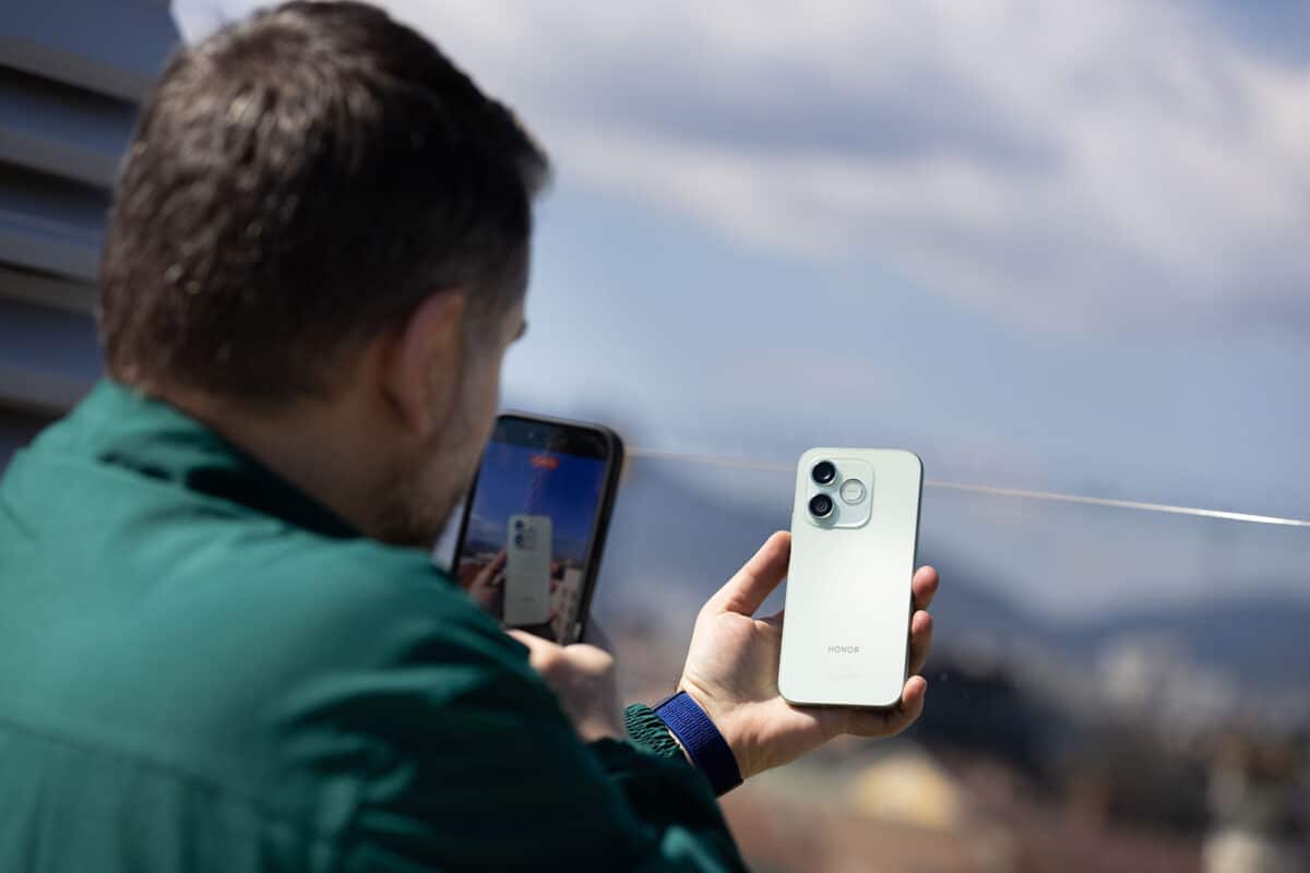 HONOR 600 Lite вече в България: 108MP камера, 6520 mAh батерия и старт от 369 евро