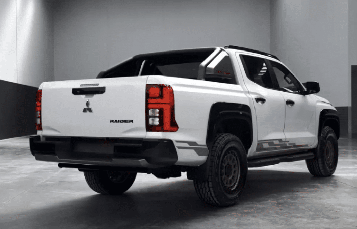 Mitsubishi Triton Raider излиза извън пътя и предизвиква лидерите