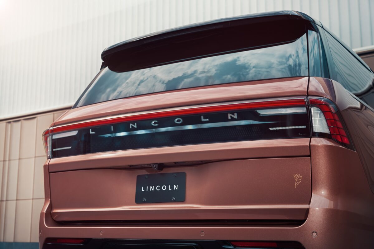 Серена Уилямс получи розов Lincoln Navigator