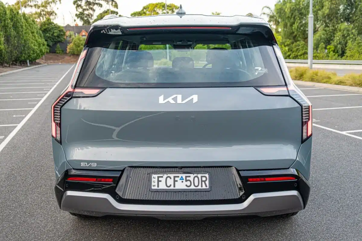 Kia EV9 Earth показа истински характер и не крие слабостите си
