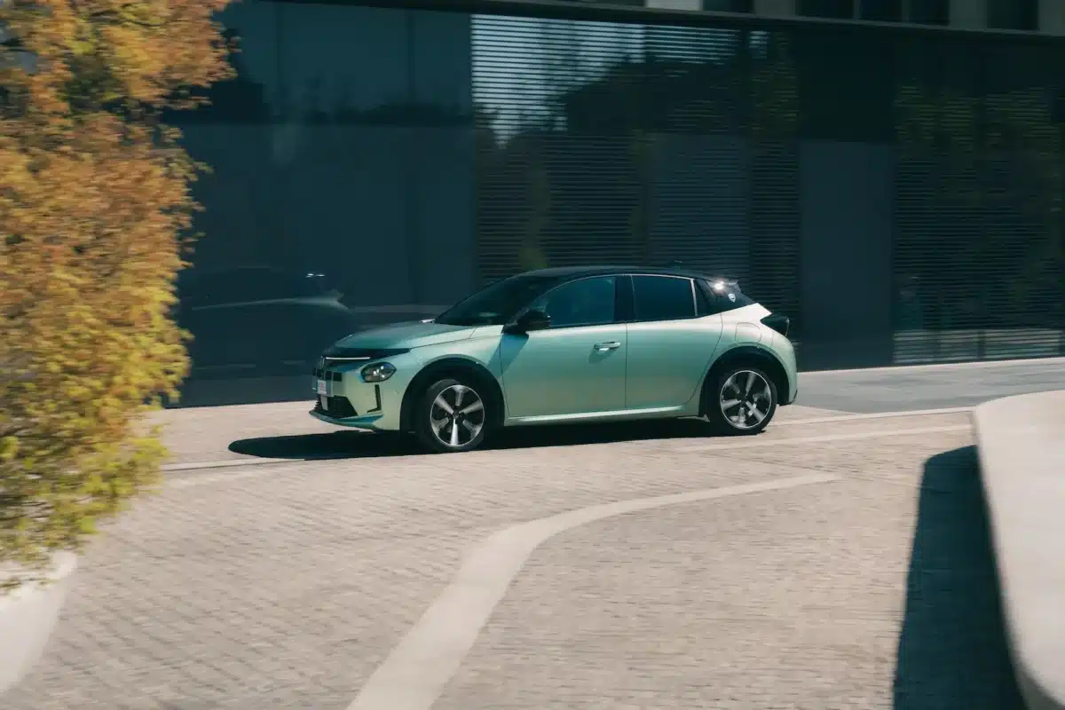 Lancia връща механиката и турбото в новия Ypsilon