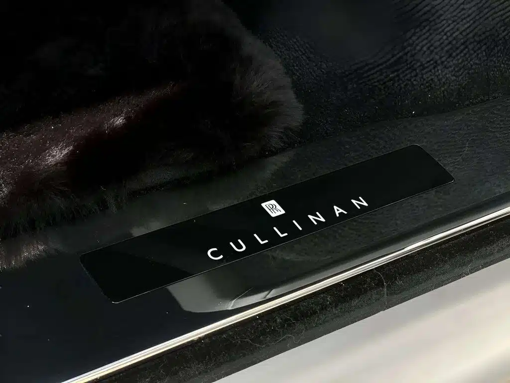 Бронираният Rolls-Royce Cullinan е запазил луксозния си външен вид