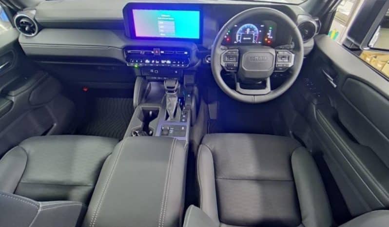 Toyota обнови Land Cruiser 250 и го направи почти неуязвим