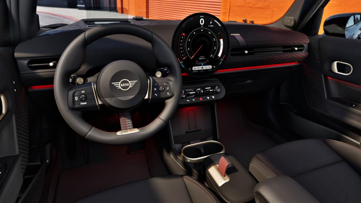 MINI добавя агресия и пуска новото издание Red Line Edition