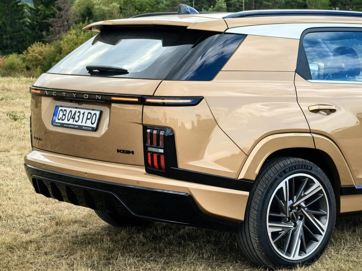 KGM Actyon: корейският SUV, който спира погледите – качваш се и разбираш защо