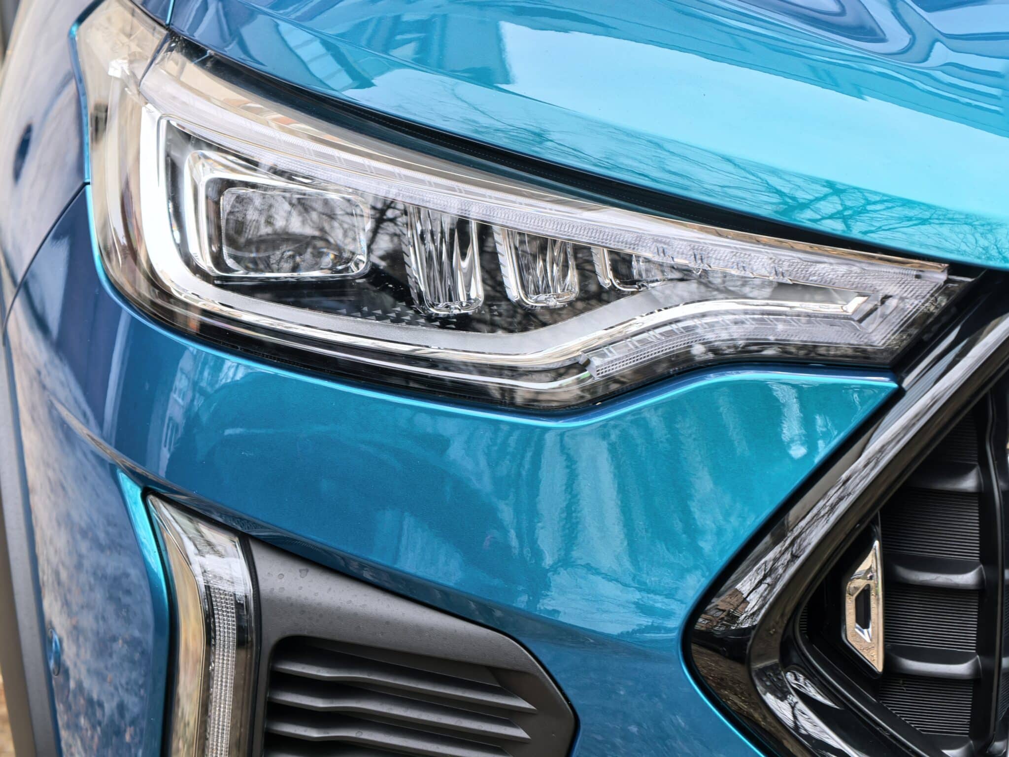 SUV, който изглежда по-скъп, отколкото е: HAVAL Jolion PRO HEV