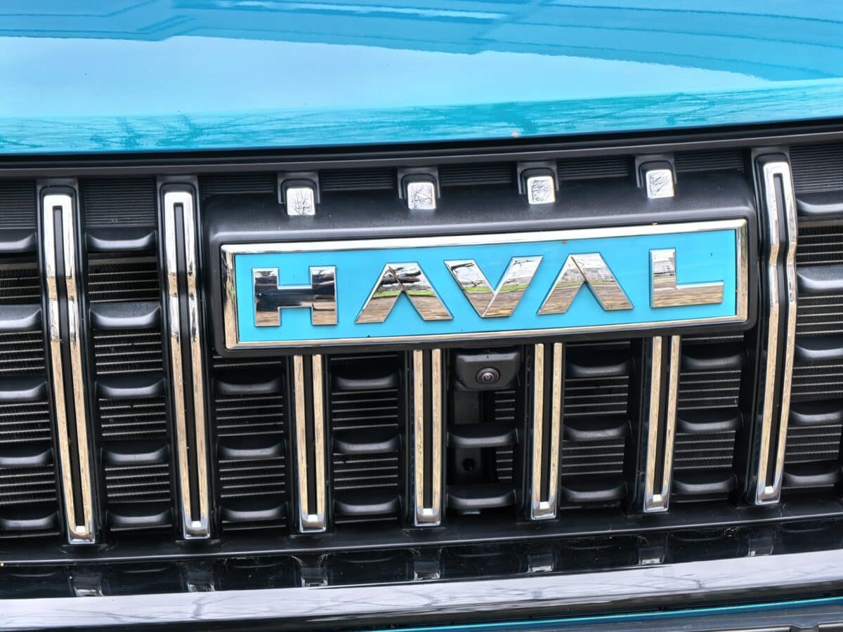 SUV, който изглежда по-скъп, отколкото е: HAVAL Jolion PRO HEV