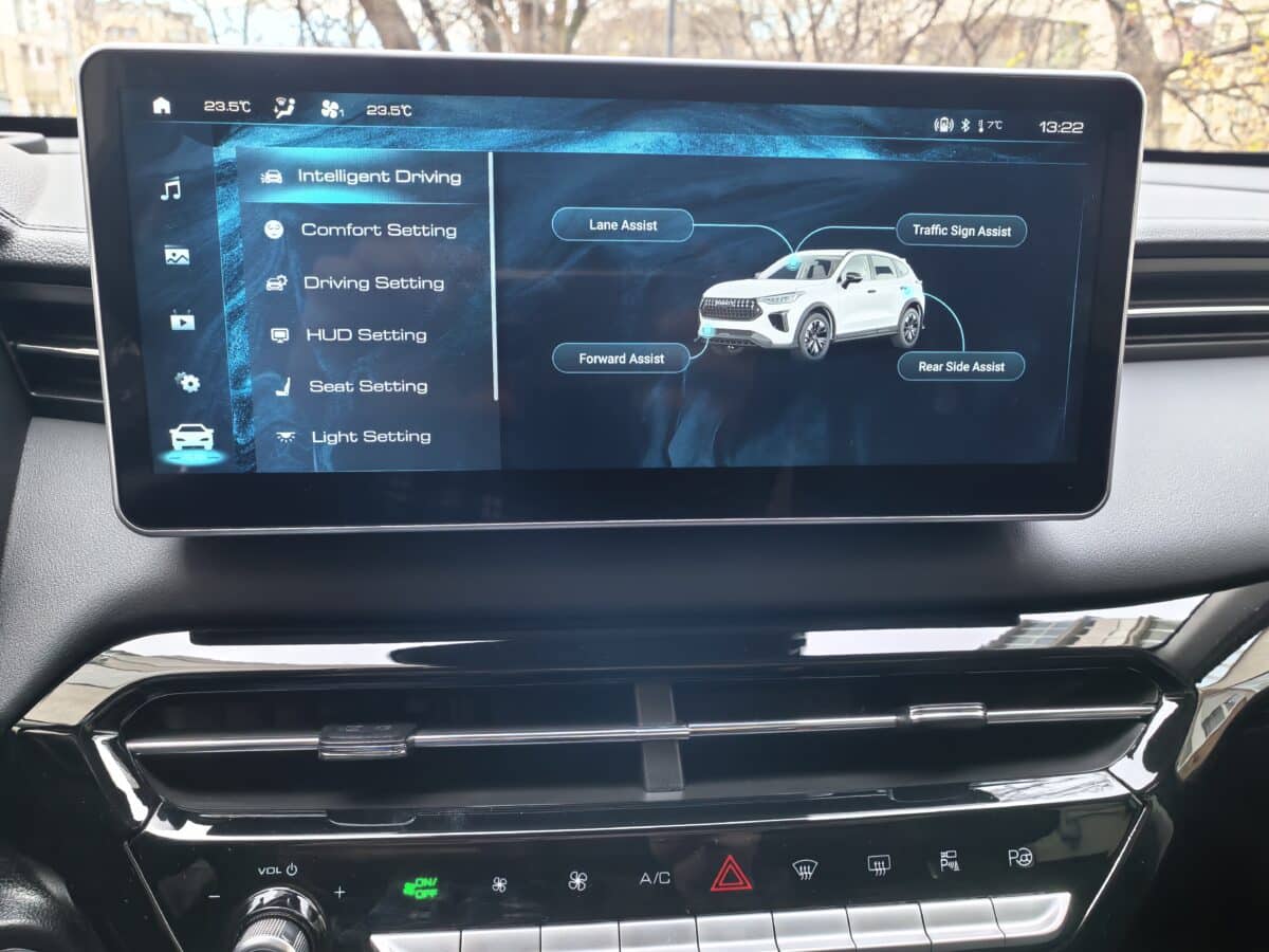 SUV, който изглежда по-скъп, отколкото е: HAVAL Jolion PRO HEV