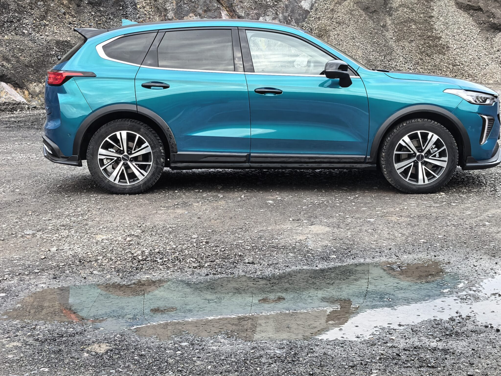 SUV, който изглежда по-скъп, отколкото е: HAVAL Jolion PRO HEV