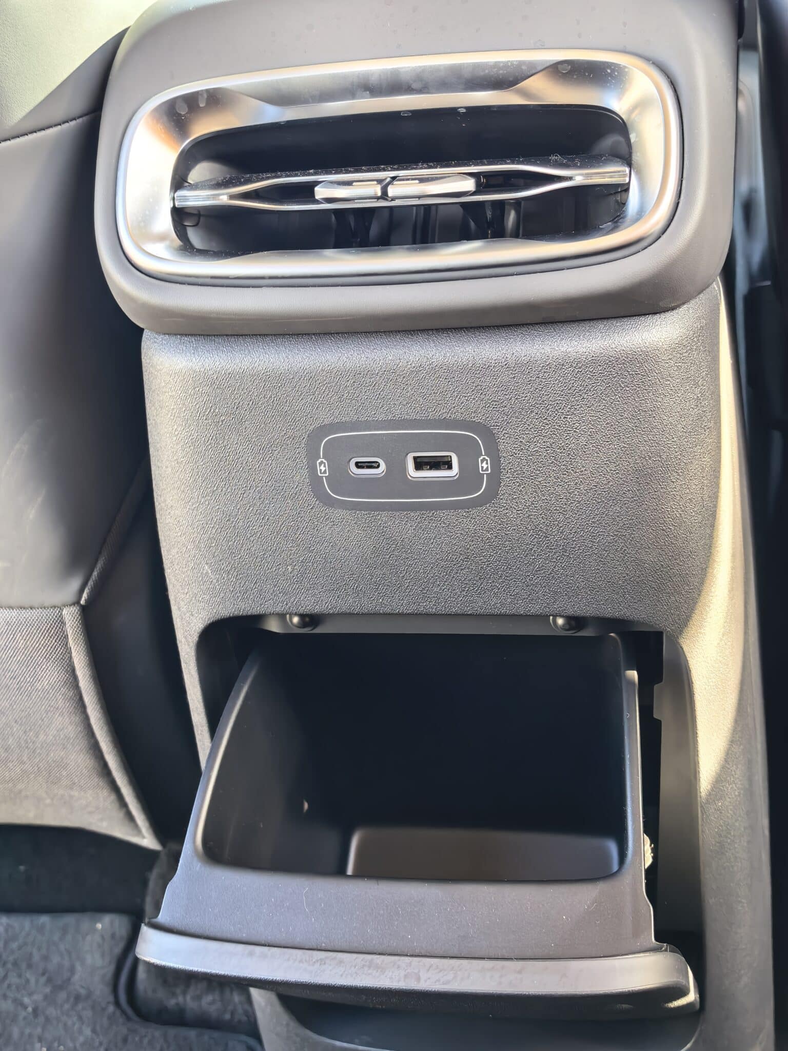 435 км пробег и цена около 30 000 €: Leapmotor B10 изненадва повече, отколкото очаквахме