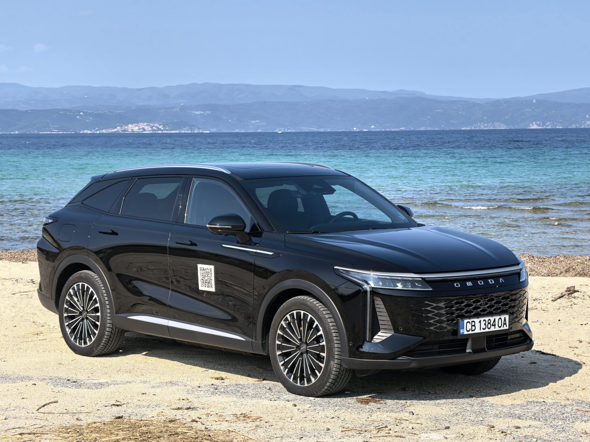 Този SUV има 530 к.с., 145 км пробег на ток и струва колкото масов модел – Omoda 9 е сериозен проблем за премиум марките