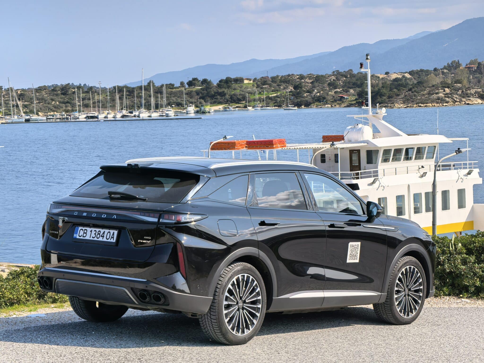 Този SUV има 530 к.с., 145 км пробег на ток и струва колкото масов модел – Omoda 9 е сериозен проблем за премиум марките