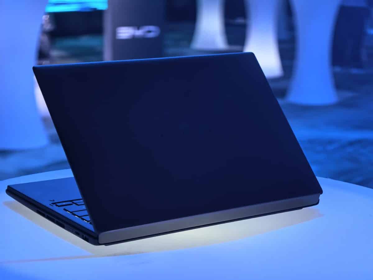 Два екрана, нула компромиси: ASUS Zenbook Duo 2026 е неочаквано добър
