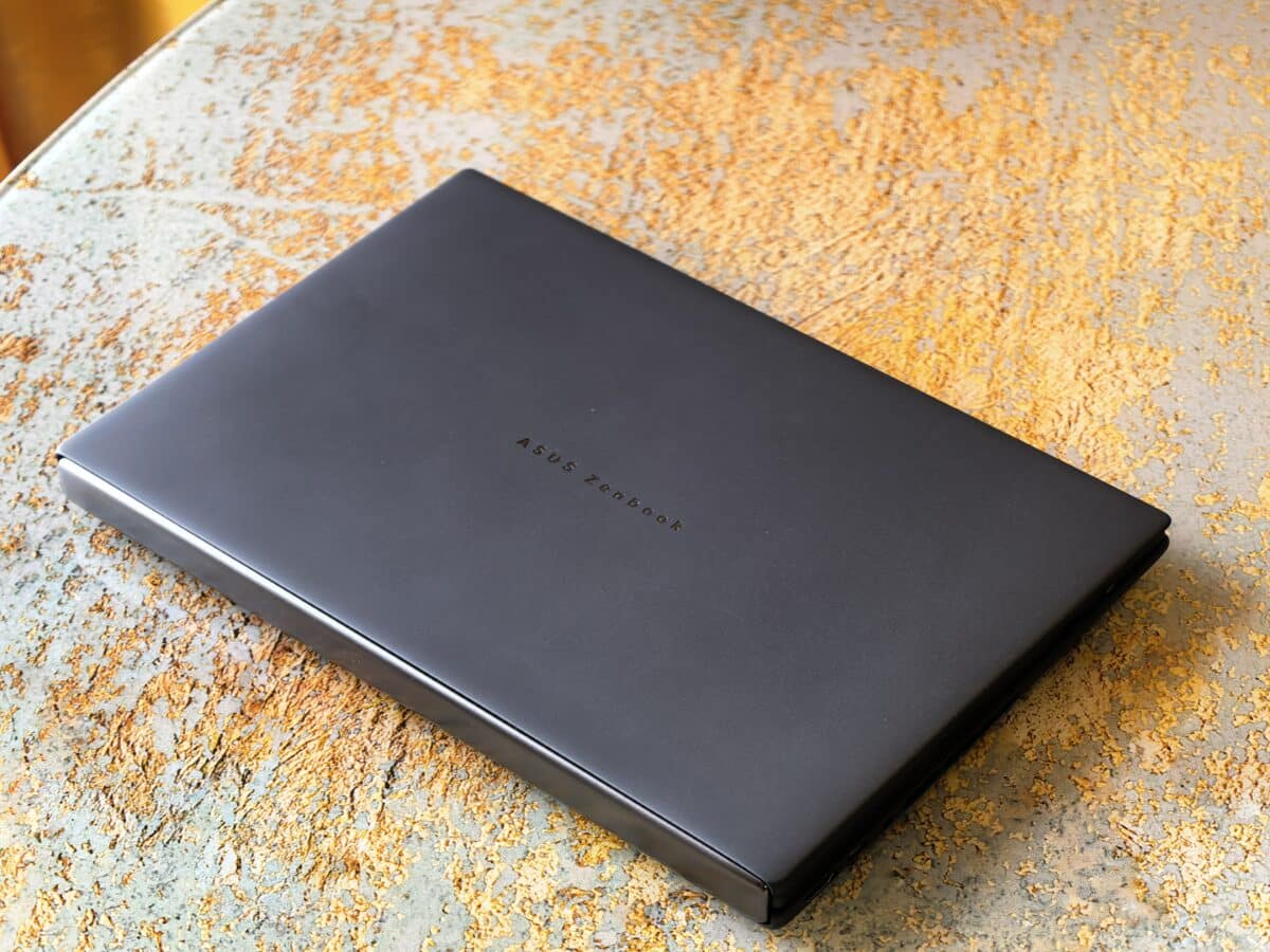 Два екрана, нула компромиси: ASUS Zenbook Duo 2026 е неочаквано добър