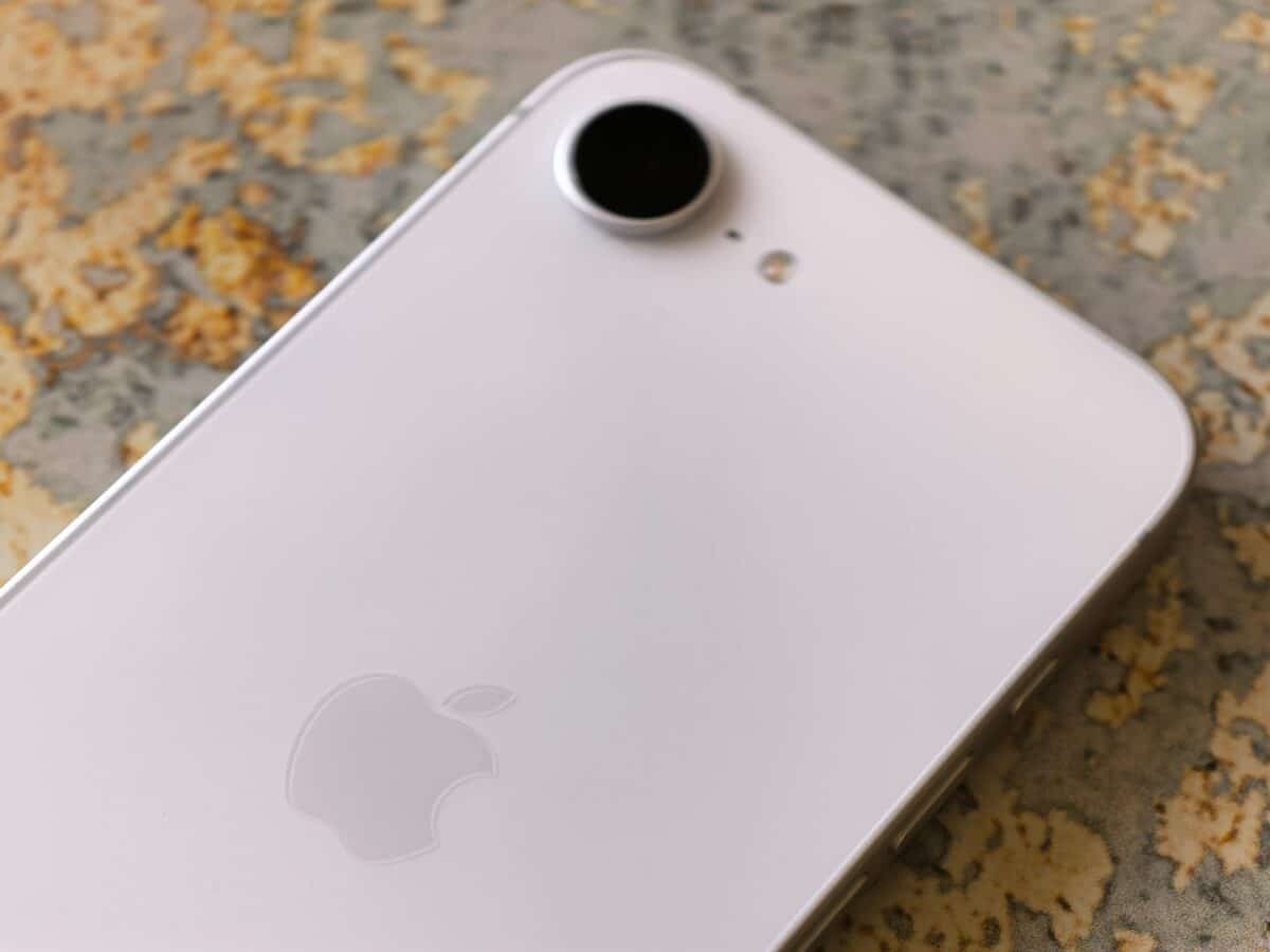 iPhone 17e: Най-евтиният iPhone на Apple… и най-смисленият?