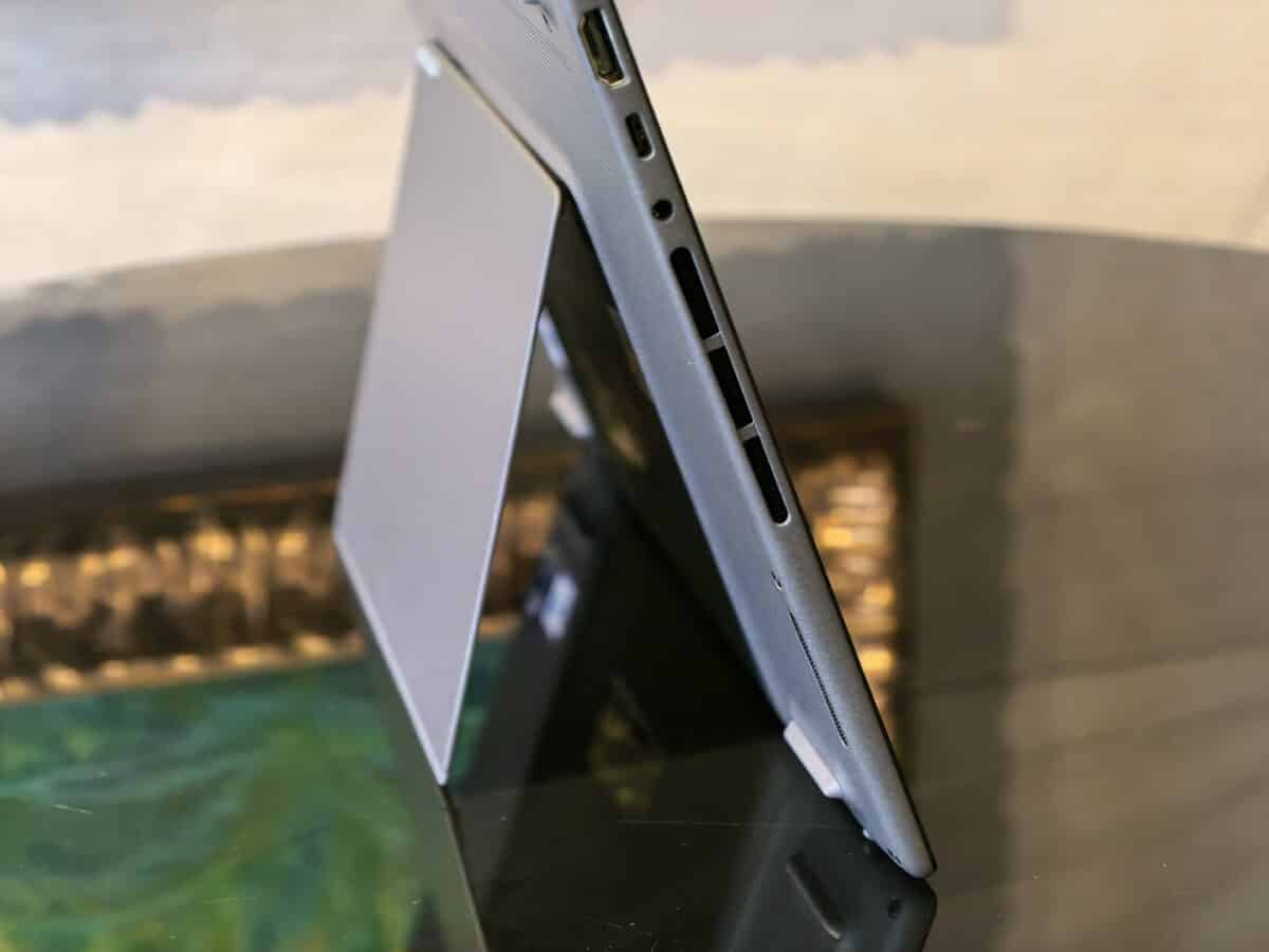 Два екрана, нула компромиси: ASUS Zenbook Duo 2026 е неочаквано добър